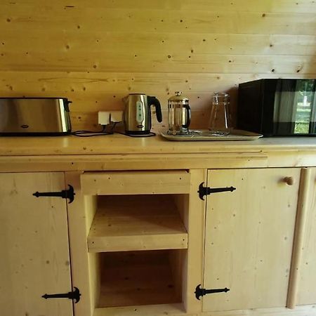 Cabane 2/3 Pers Au Camping Les Patis Nazelles-Negron Ngoại thất bức ảnh